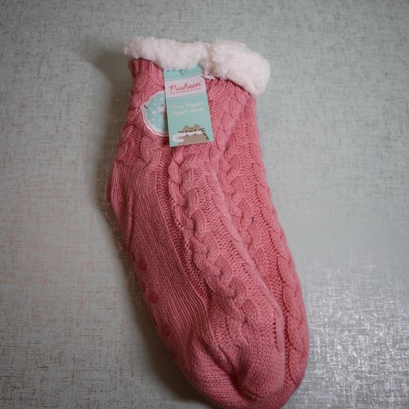 Pusheen Box Exclusive Winter 2021 Pink Cozy Gripper Slipper Socks Cat Kawaii NEW - Picture 15 of 16